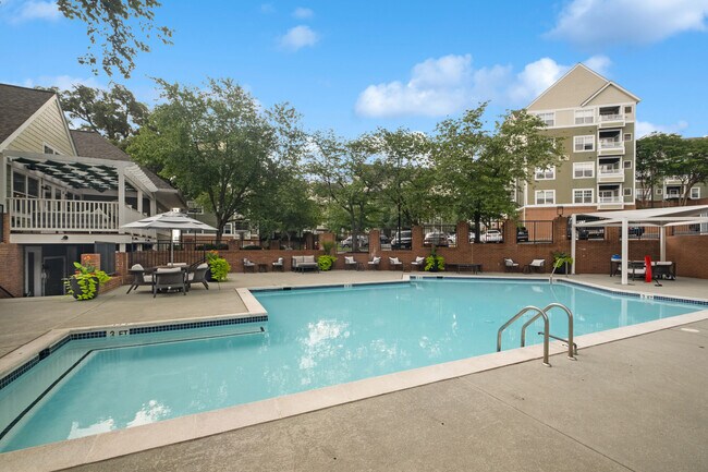 Arbors on Duke in Alexandria, VA - Building Photo - Building Photo