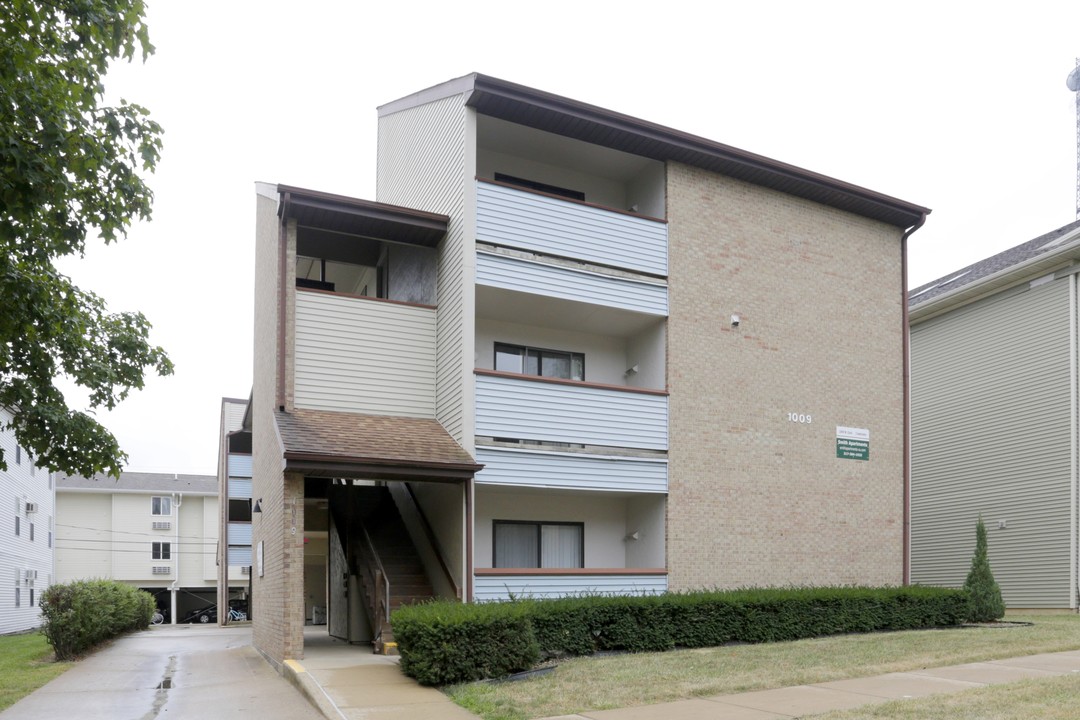 Smith Apartments @ 1009 West Clark in Urbana, IL - Foto de edificio