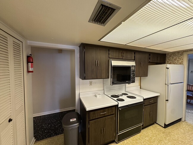 14022 102nd Ave in Largo, FL - Building Photo - Building Photo
