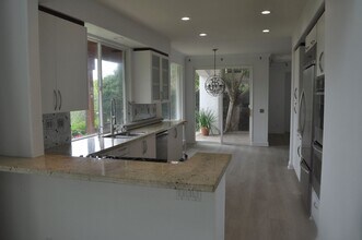 6135 Glenchester Row in San Diego, CA - Building Photo - Building Photo