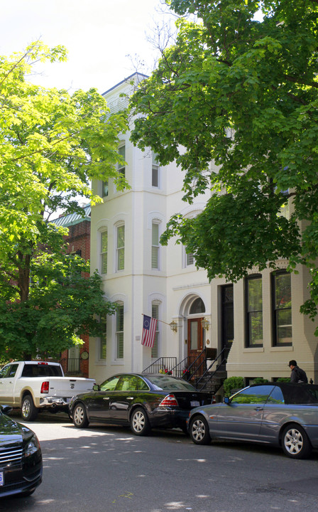 3044 N St NW in Washington, DC - Foto de edificio