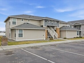 6405 Chapel Hill Blvd in Pasco, WA - Foto de edificio - Building Photo
