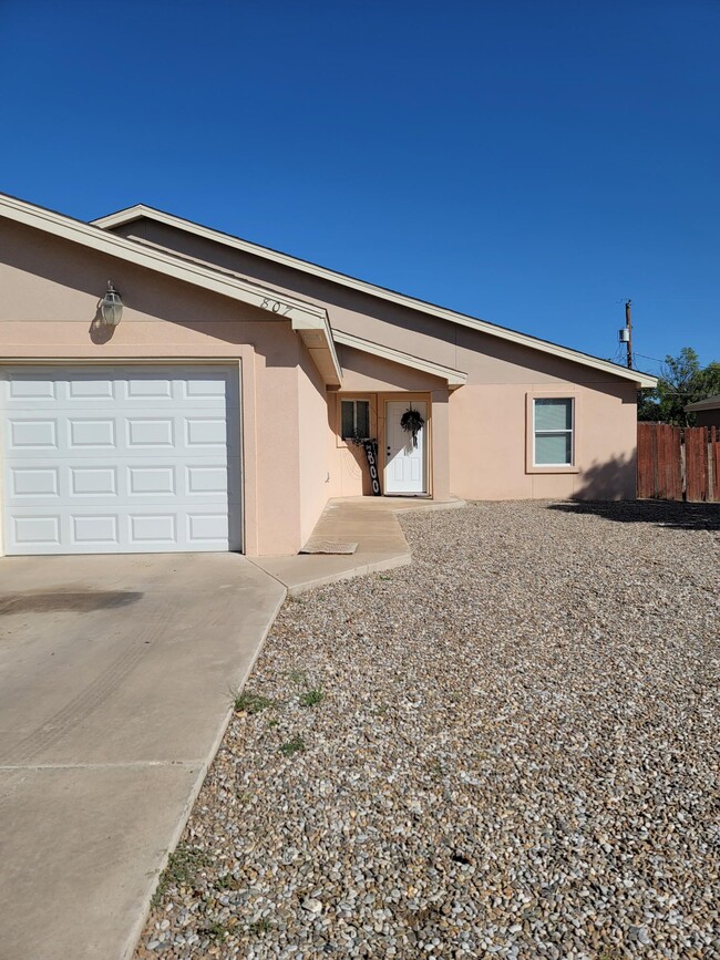 807 S Wyoming Ave in Roswell, NM - Building Photo - Building Photo