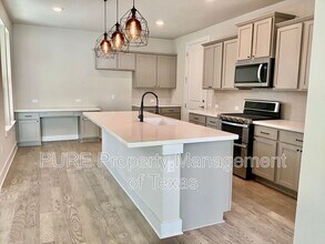 8315 Laughlin Ln in Austin, TX - Building Photo - Building Photo