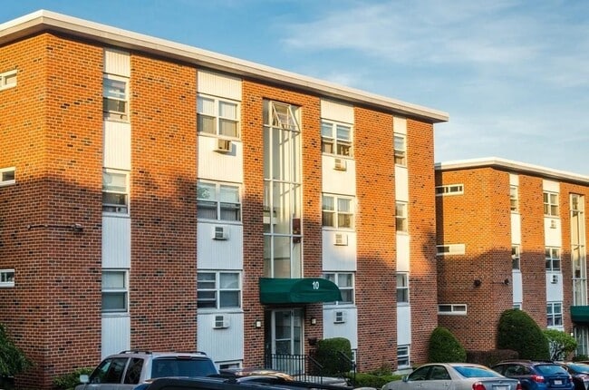 property at 10 Commonwealth Ct