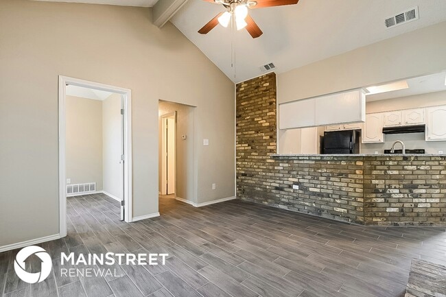 103 Meadow Dr in Crandall, TX - Foto de edificio - Building Photo