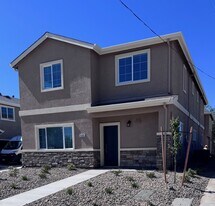 Astoria Place in Sacramento, CA - Building Photo