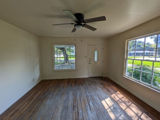 305 Alabama Ave in Beaumont, TX - Building Photo - Building Photo