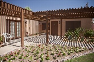 73600 San Gorgonio Way in Palm Desert, CA - Foto de edificio - Building Photo