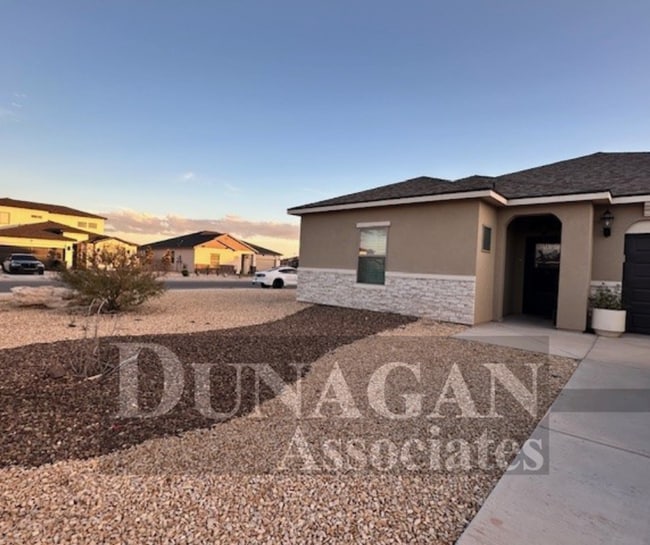 807 Pima Dr in Carlsbad, NM - Building Photo - Building Photo