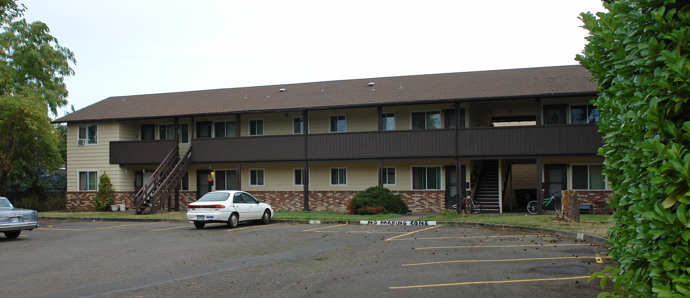 The Wedgewood Apartments in Salem, OR - Building Photo