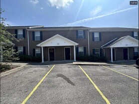 6670 S Wilson Rd in Radcliff, KY - Building Photo
