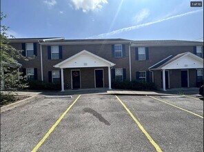 6670 S Wilson Rd in Radcliff, KY - Building Photo - Building Photo