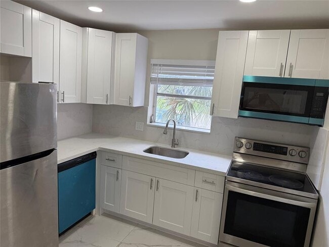 841 NW 39th St in Oakland Park, FL - Building Photo - Building Photo