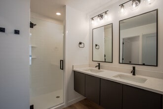 493 W 620 N, Unit 125 in Centerville, UT - Building Photo - Building Photo