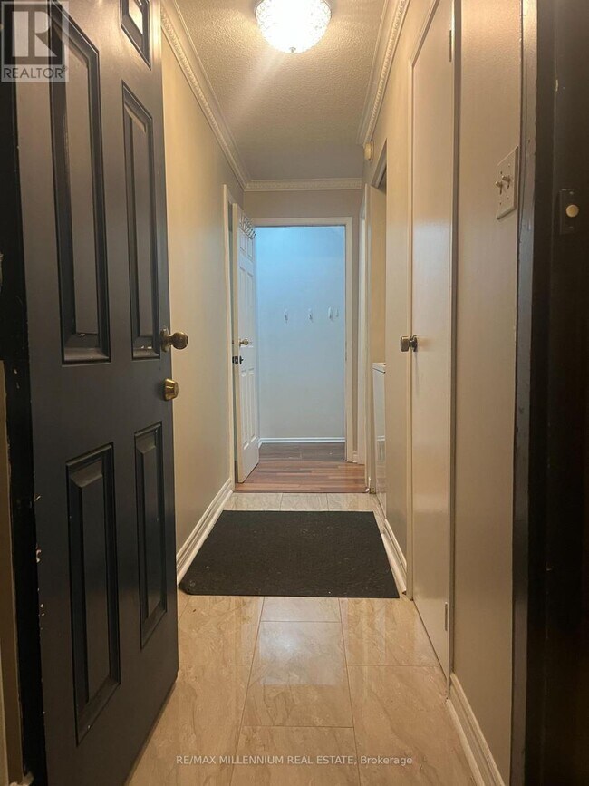 18 Junewood Crescent in Brampton, ON - Building Photo - Building Photo