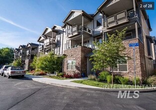 4212 N Freeride Ln in Garden City, ID - Building Photo - Building Photo