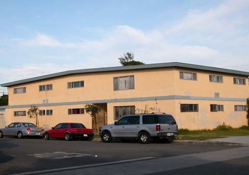 110 N D St in Oxnard, CA - Building Photo