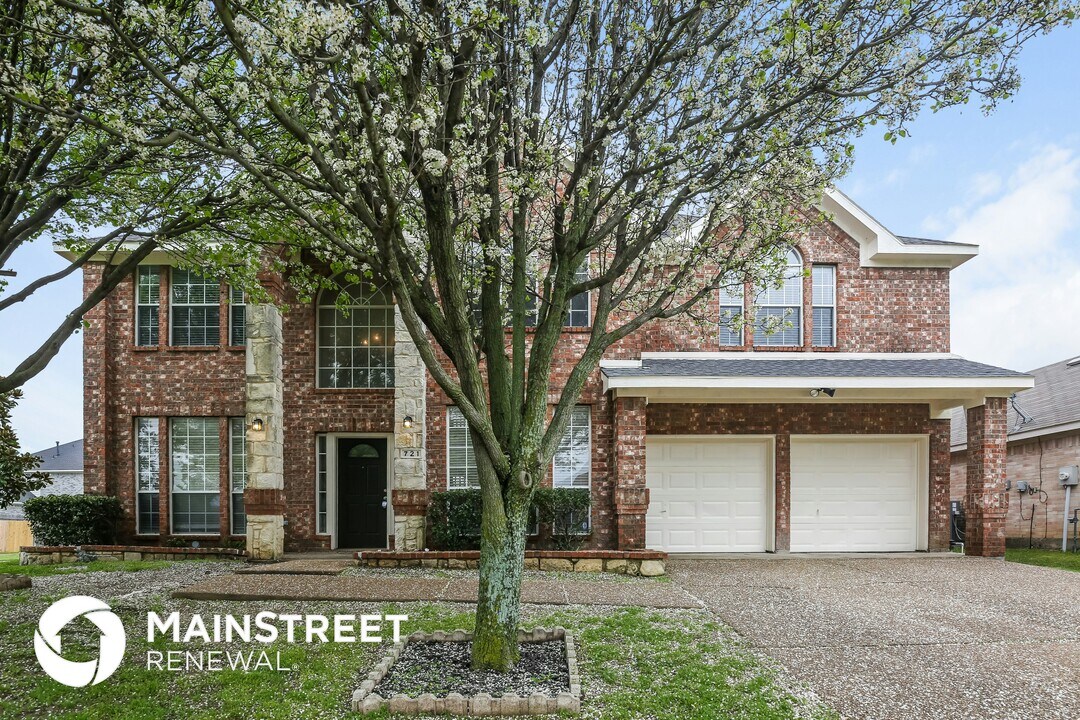 721 Magnolia Trail in Desoto, TX - Building Photo