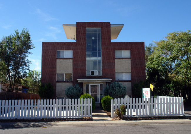 Idlewild Apartments in Aurora, CO - Building Photo - Building Photo