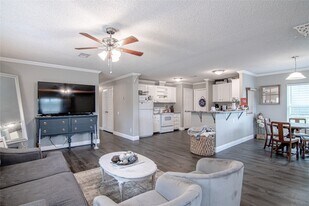 162 Varsity Dr in Huntsville, TX - Building Photo