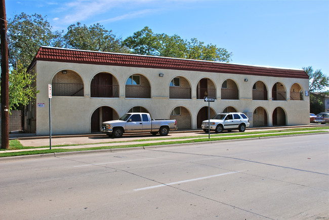 811 S Mesquite St in Arlington, TX - Building Photo - Building Photo