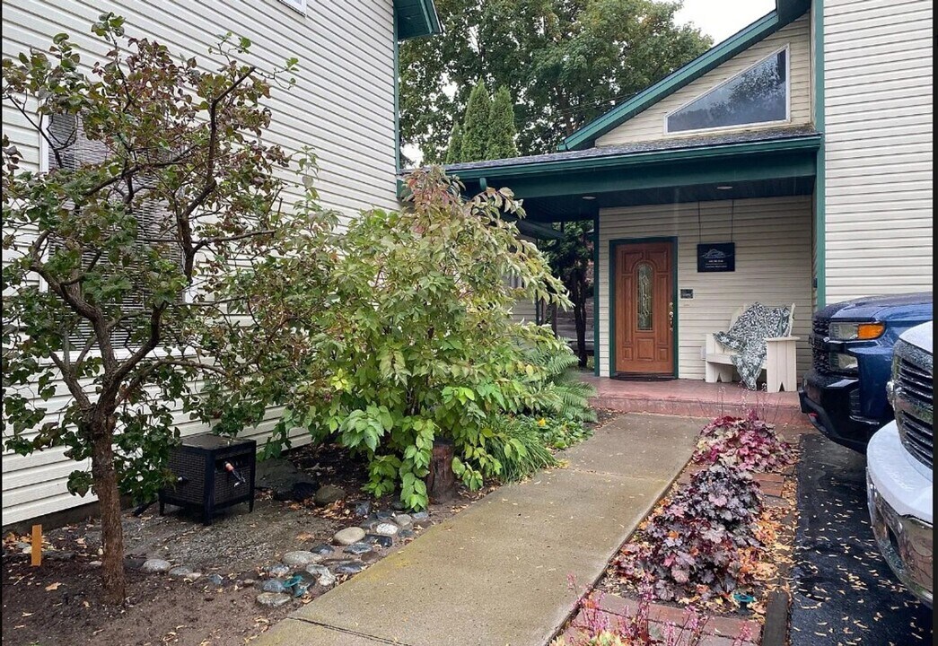 309 River St in Cashmere, WA - Building Photo