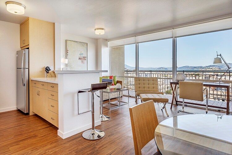 Crystal Tower Apartments in San Francisco, CA - Building Photo