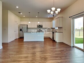 1011 Island Pond Dr in Plant City, FL - Building Photo - Building Photo