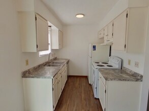 3239 S Illinois St in Wichita, KS - Building Photo - Building Photo