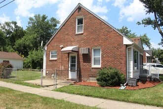960 Arlington St in Inkster, MI - Building Photo - Building Photo