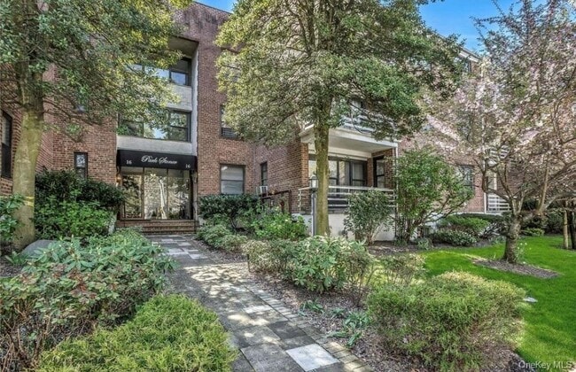 14-16-16 Stoner Ave in Great Neck, NY - Building Photo - Building Photo