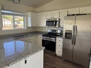 4544 N Oregon Trl in Enoch, UT - Building Photo - Building Photo