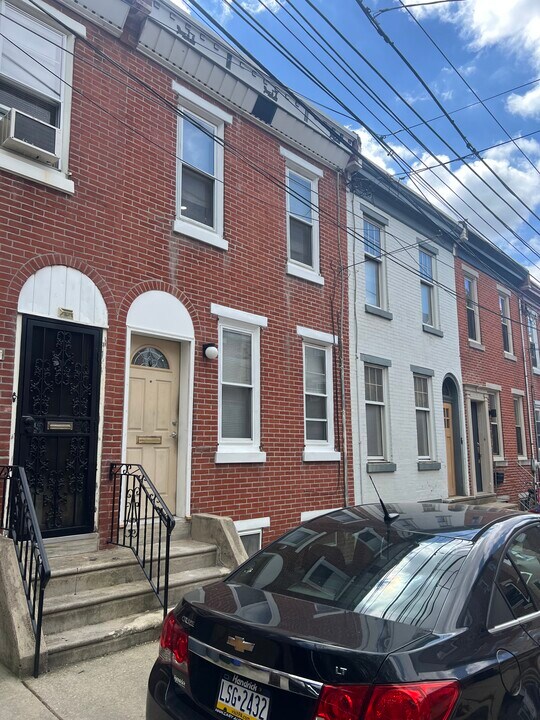 2524 Webster St in Philadelphia, PA - Building Photo