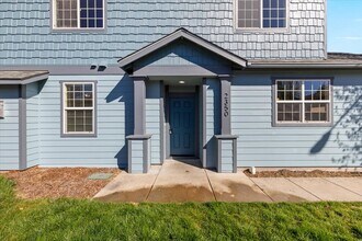 2350 Finch Ln in Medford, OR - Building Photo - Building Photo