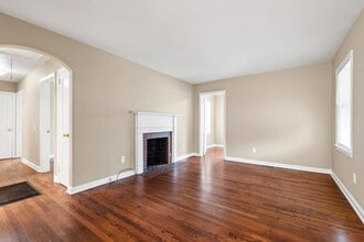 1027 Oberlin Rd in Raleigh, NC - Building Photo - Building Photo