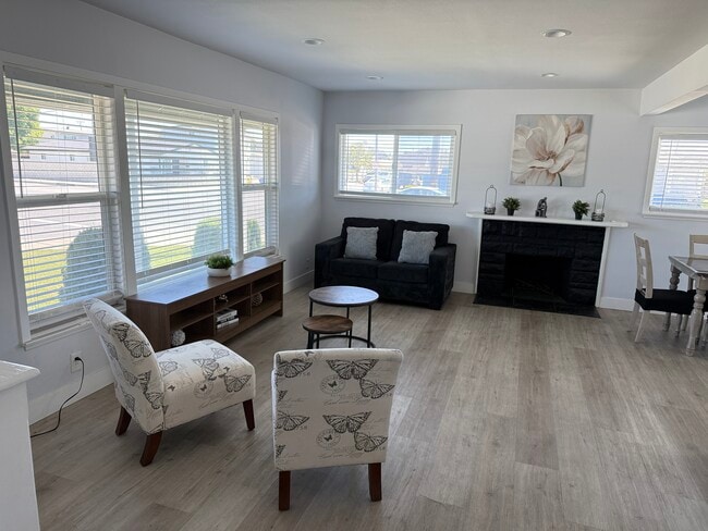 13471 Jackson St in Garden Grove, CA - Foto de edificio - Building Photo