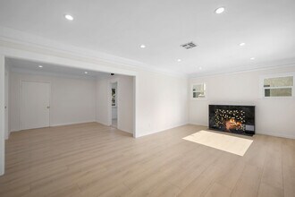 525 W Wilson Ave in Glendale, CA - Foto de edificio - Building Photo