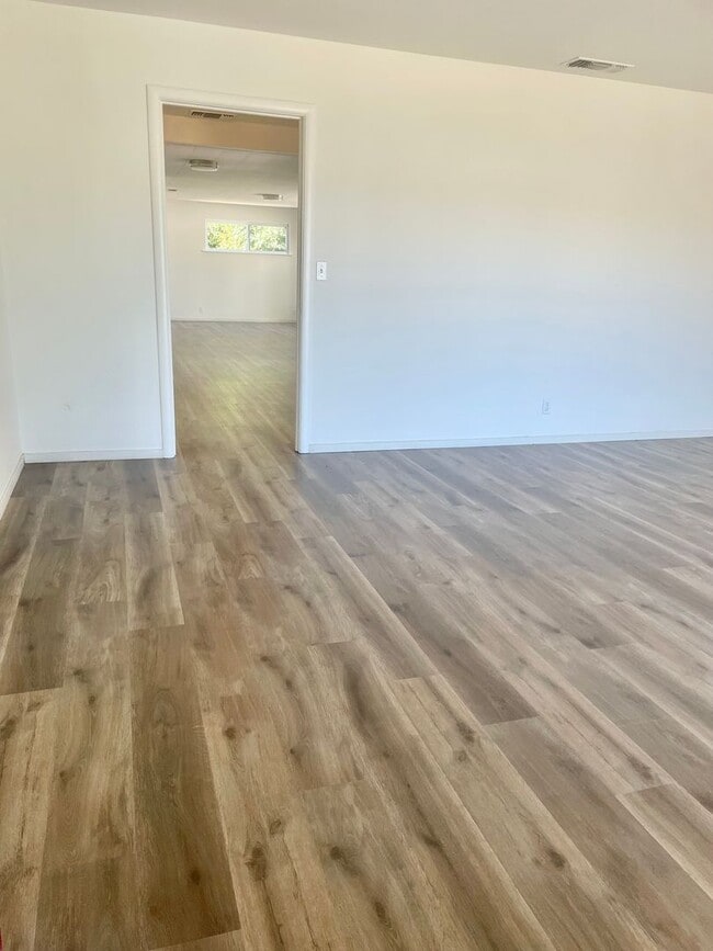 5660 Bradd Wy in Sacramento, CA - Building Photo - Building Photo