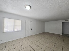 1904 Rexford Dr, Unit 1 in Las Vegas, NV - Building Photo - Building Photo