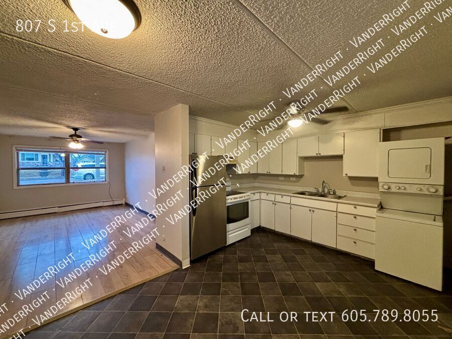 807 S 1st Ave in Sioux Falls, SD - Foto de edificio
