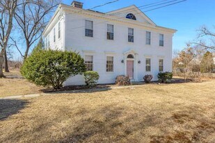 11 Middle St, Unit 1 in Hadley, MA - Building Photo