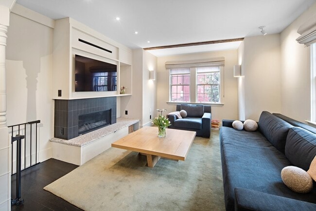 25 Harvard Square in Boston, MA - Building Photo - Building Photo