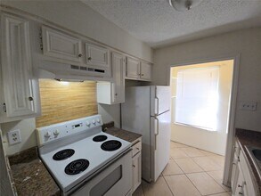 1307 Brenda Ln in Humble, TX - Foto de edificio - Building Photo