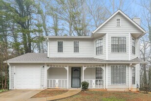 1053 Mainstreet Lake Dr in Stone Mountain, GA - Building Photo