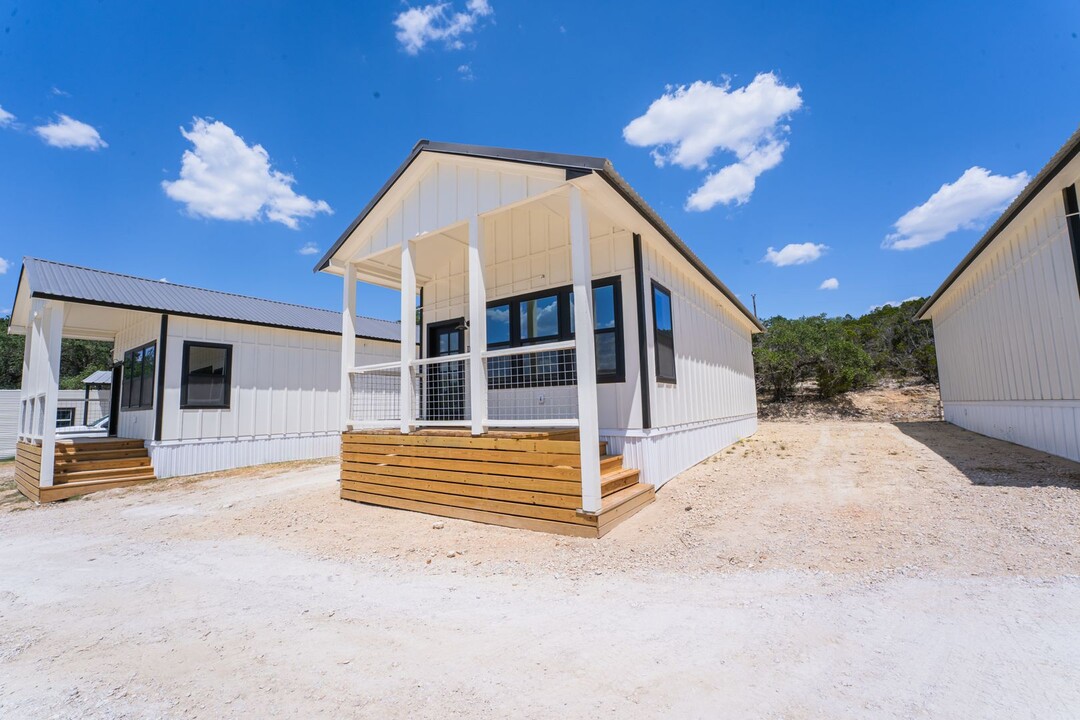 1225 Texas in Spring Branch, TX - Building Photo