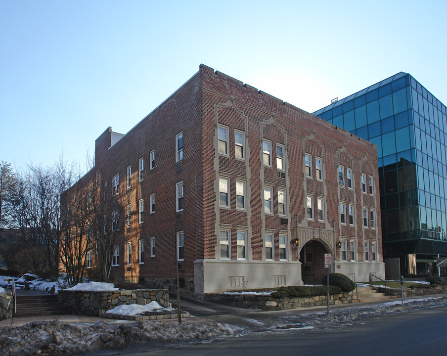 Summerville Court in Stamford, CT - Building Photo