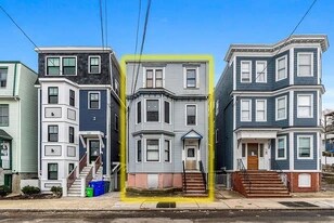 225 E Eagle St, Unit 2 in Boston, MA - Building Photo