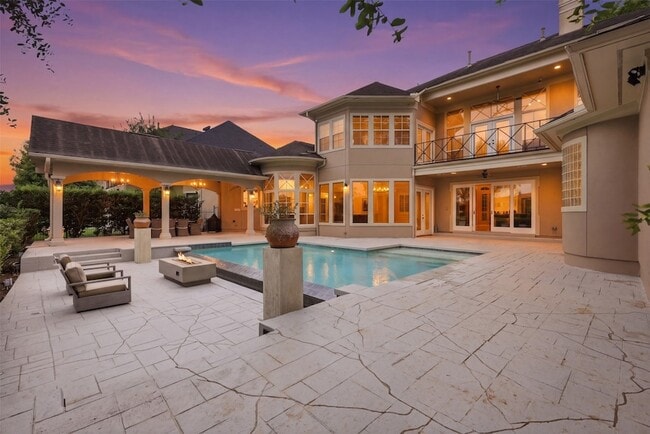 property at 3315 Riviera Dr