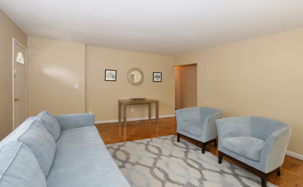 Raritan Crossing Apartments in New Brunswick, NJ